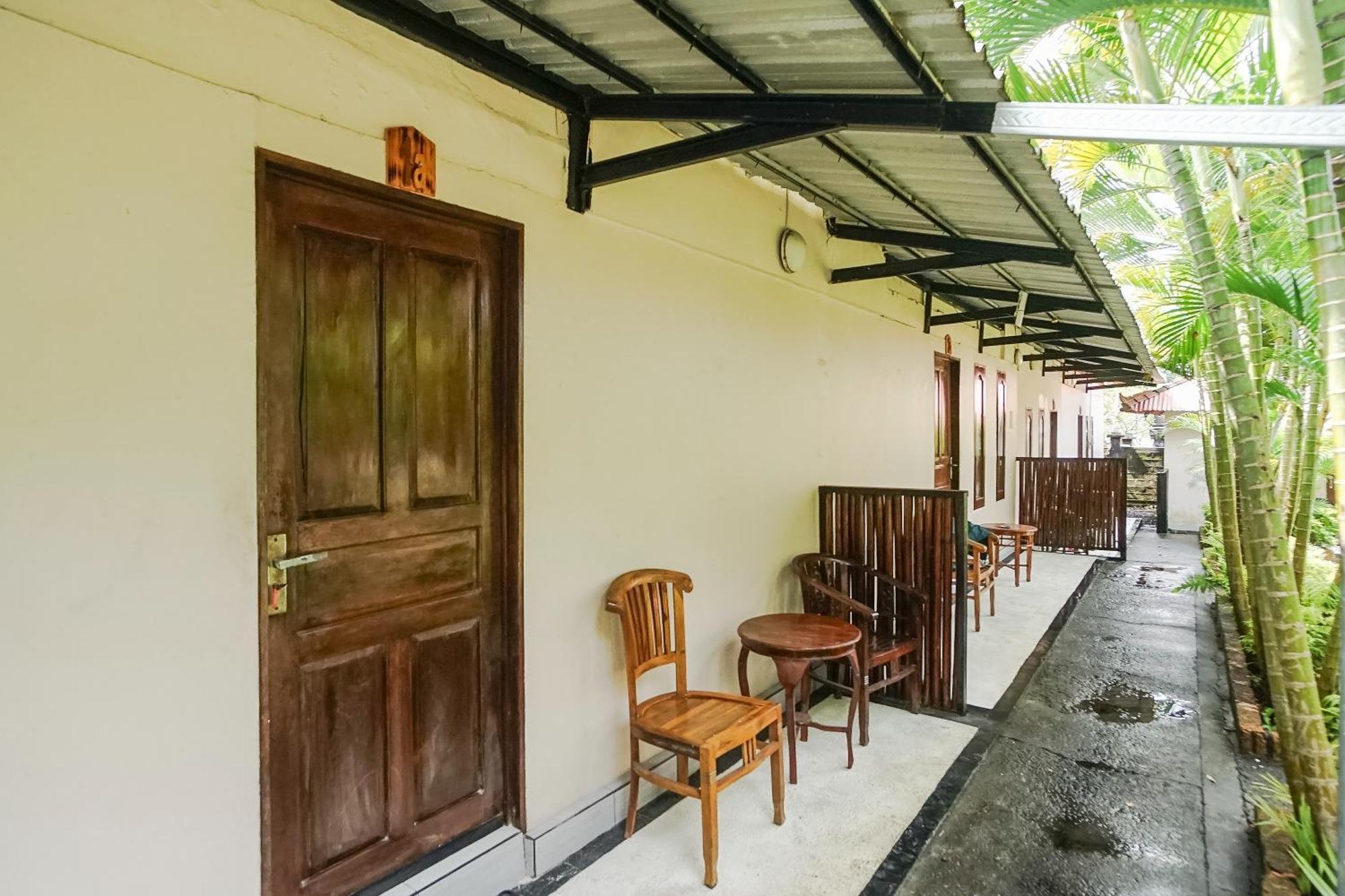 Отель Kampung 168 Джимбаран Экстерьер фото