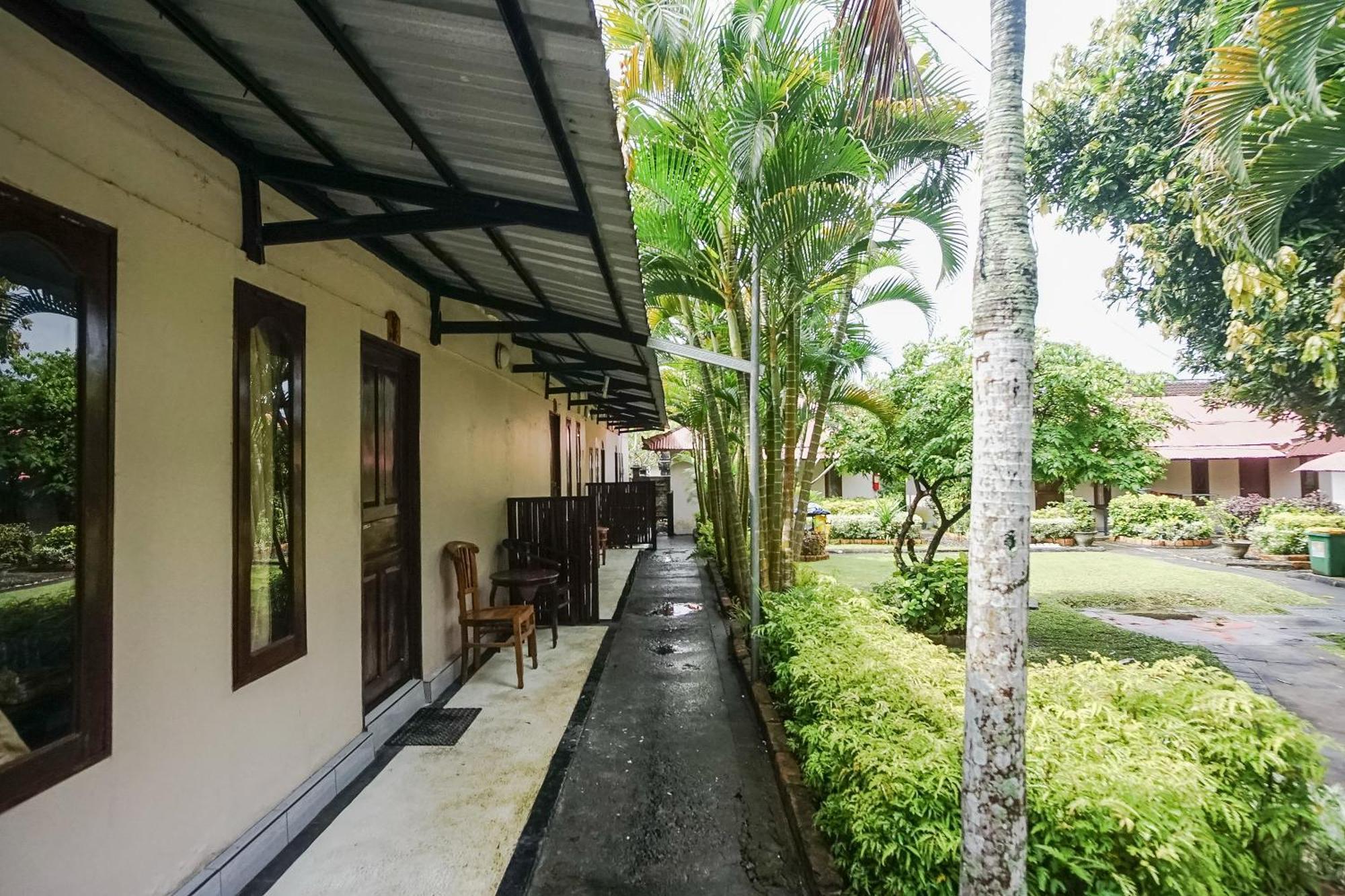 Отель Kampung 168 Джимбаран Экстерьер фото