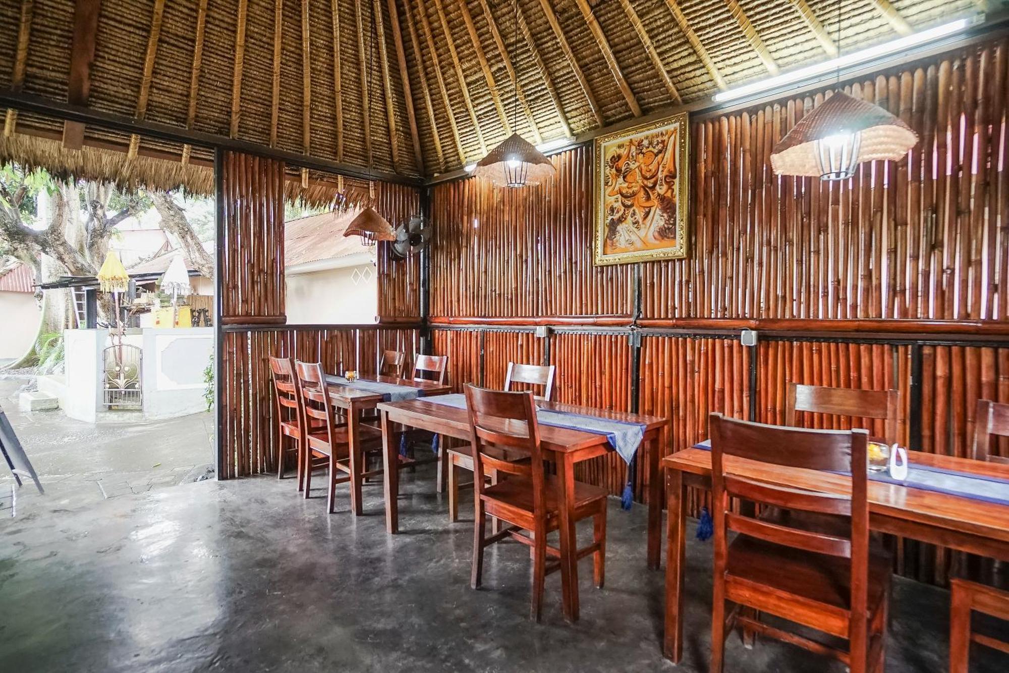 Отель Kampung 168 Джимбаран Экстерьер фото
