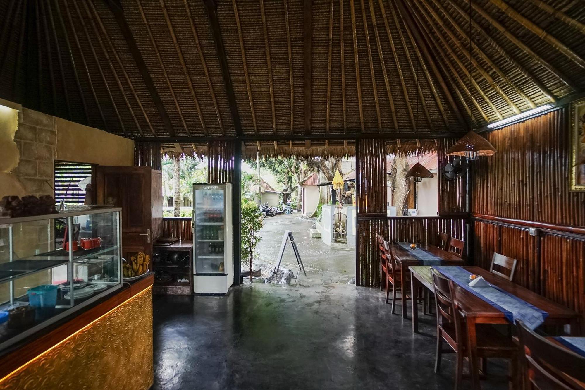 Отель Kampung 168 Джимбаран Экстерьер фото