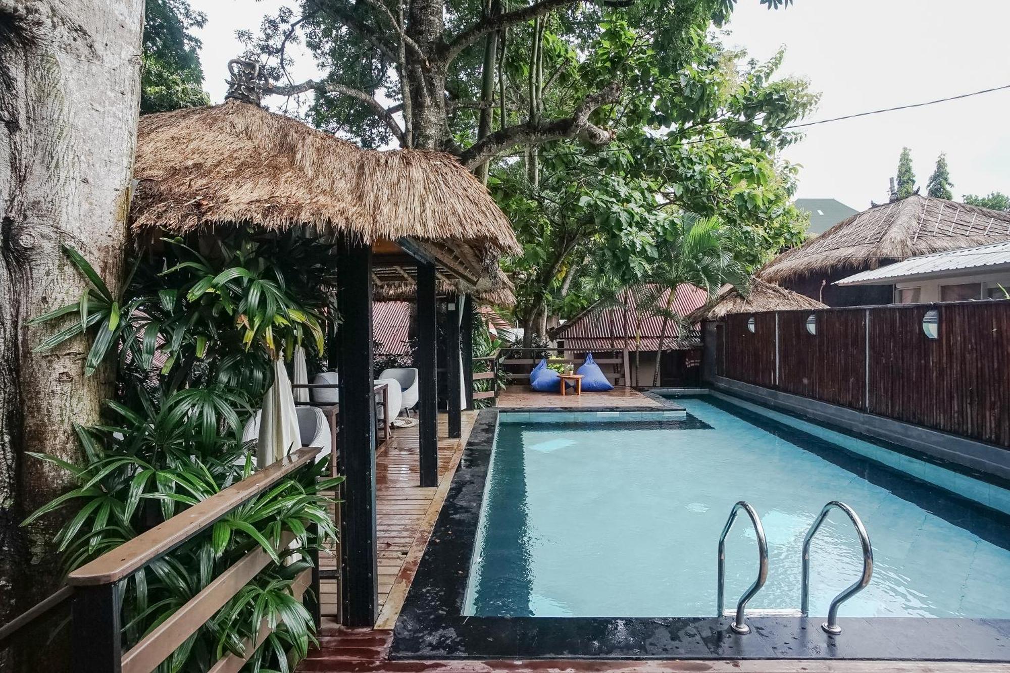 Отель Kampung 168 Джимбаран Экстерьер фото