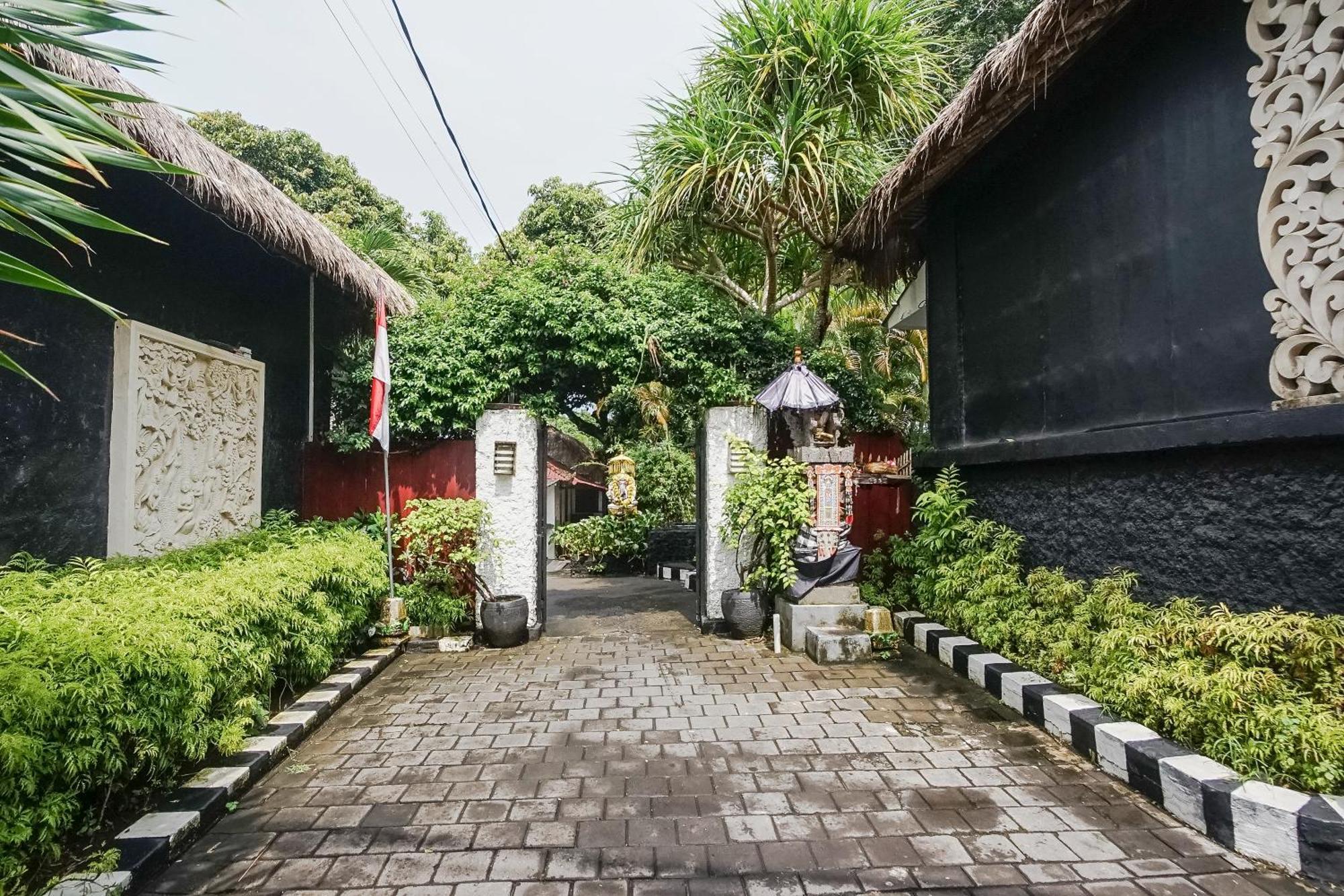 Отель Kampung 168 Джимбаран Экстерьер фото